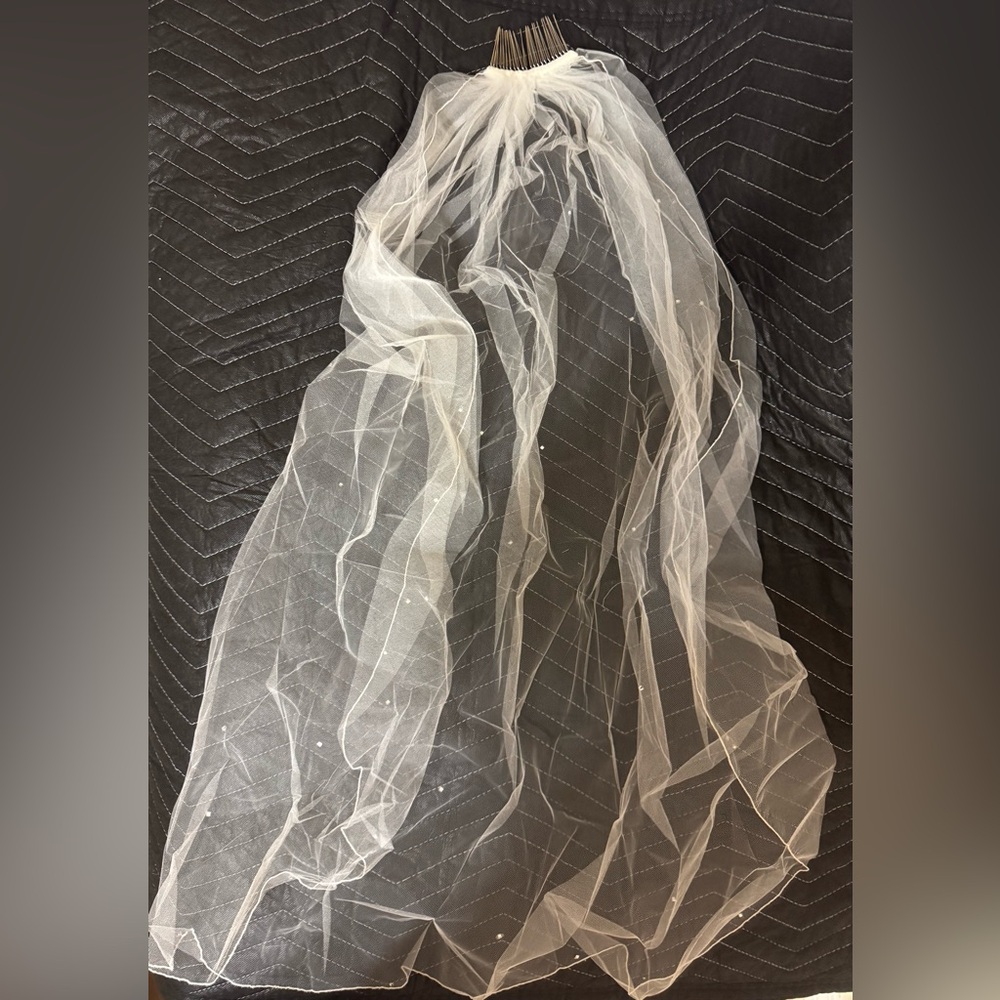 Elegant White Bridal Veil